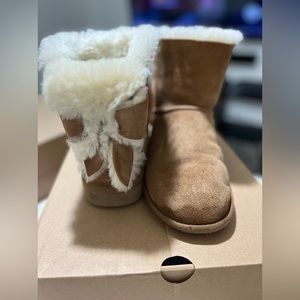UGG classic heritage bow